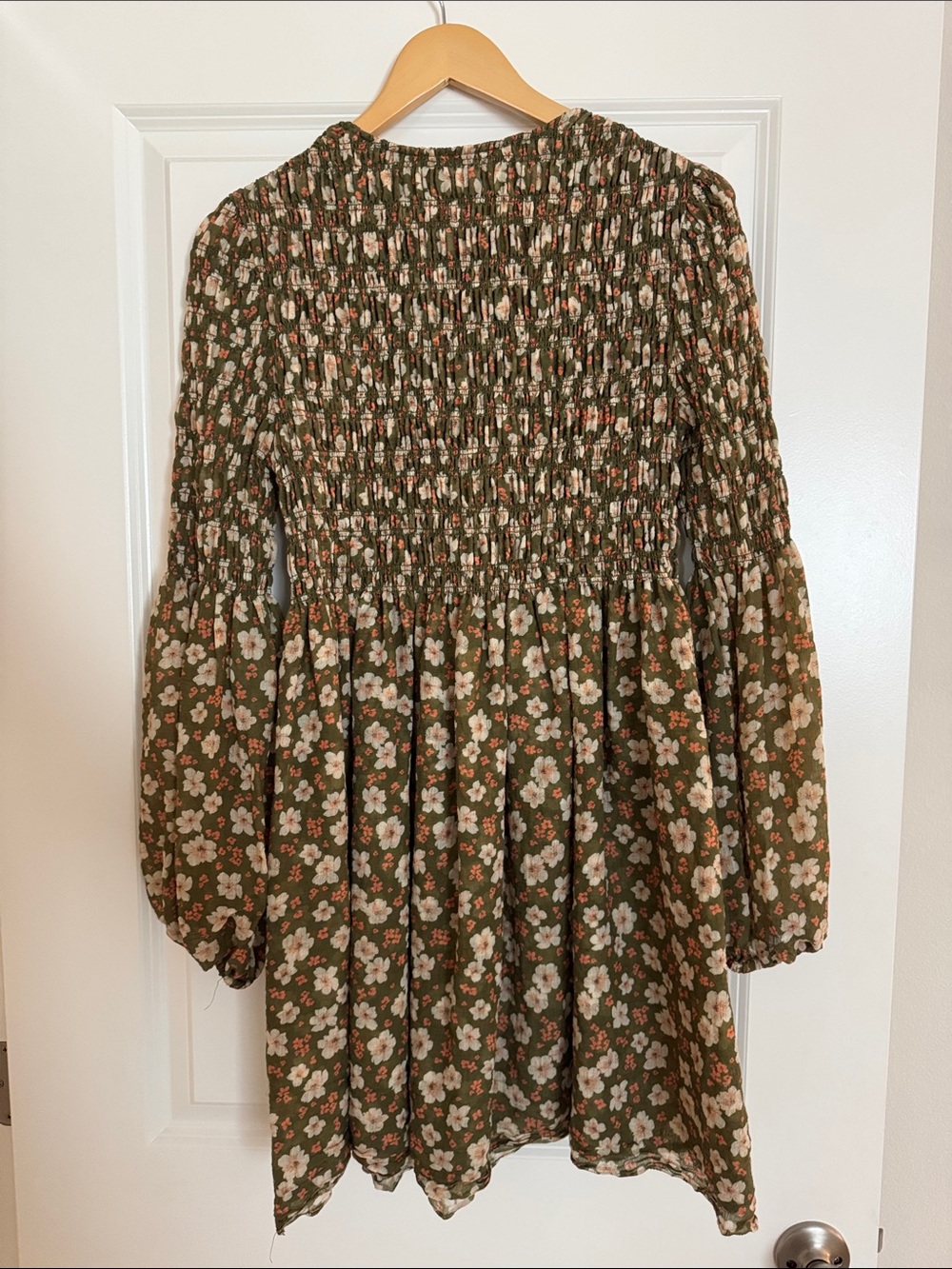 Tecovas Olive Floral Smocked Long-Sleeve Dress with Puff Sleeves - Picture 4 of 6